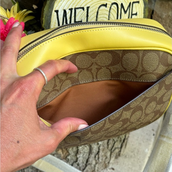 Authentic COACH Coated signature canvas/smooth leather zip top Crossbody - Picture 4 of 16